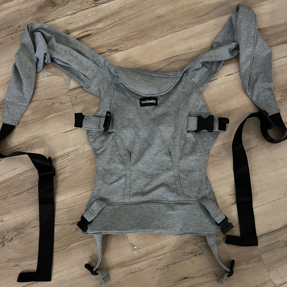 Tushbaby snuggle front carrier attachment